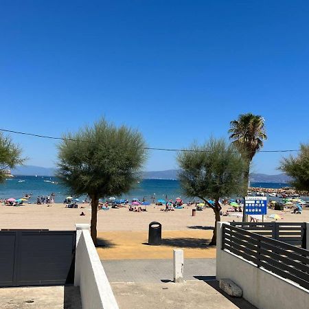 Apartamento En La Playa. Free Parking. Free Wifi L' Escala Kültér fotó