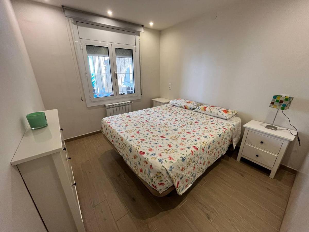 Apartamento En La Playa. Free Parking. Free Wifi L' Escala Kültér fotó