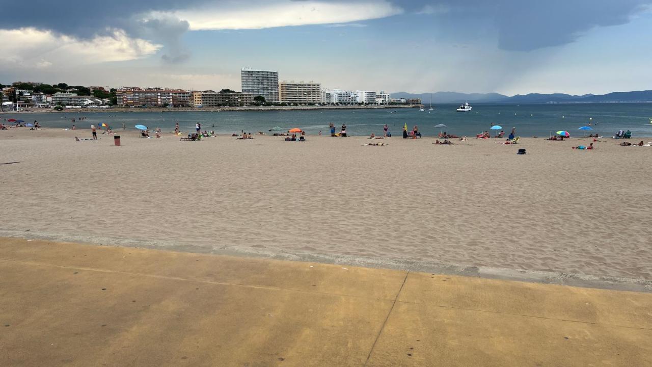 Apartamento En La Playa. Free Parking. Free Wifi L' Escala Kültér fotó
